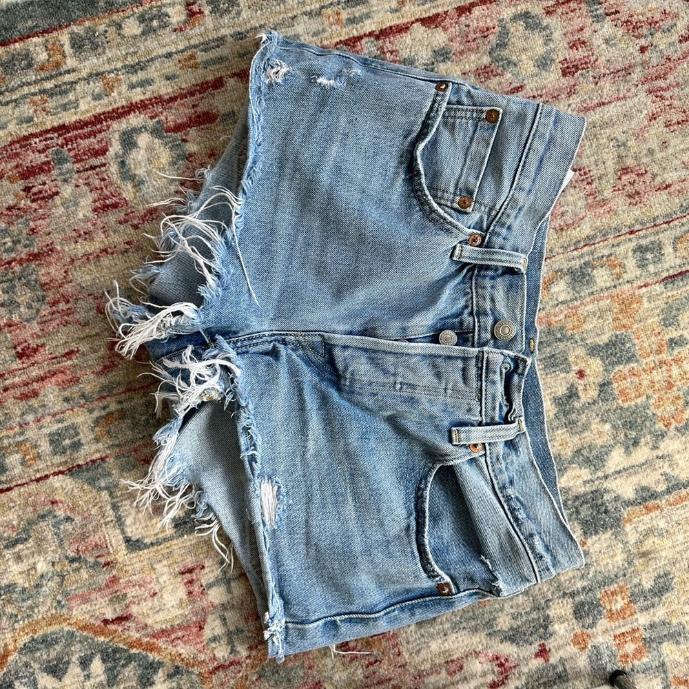 Levi 26W shorts
